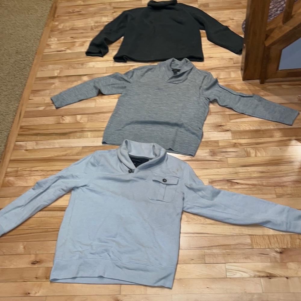 3 Banana Republic sweaters all Medium in very good shape. Smoke free, pet free